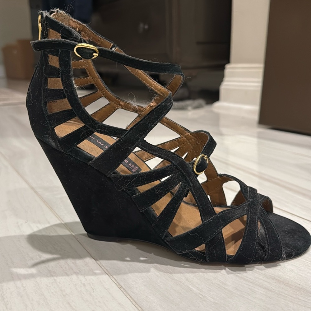 Steven Madden Scrappy black suede wedge sandals with back zip closure
